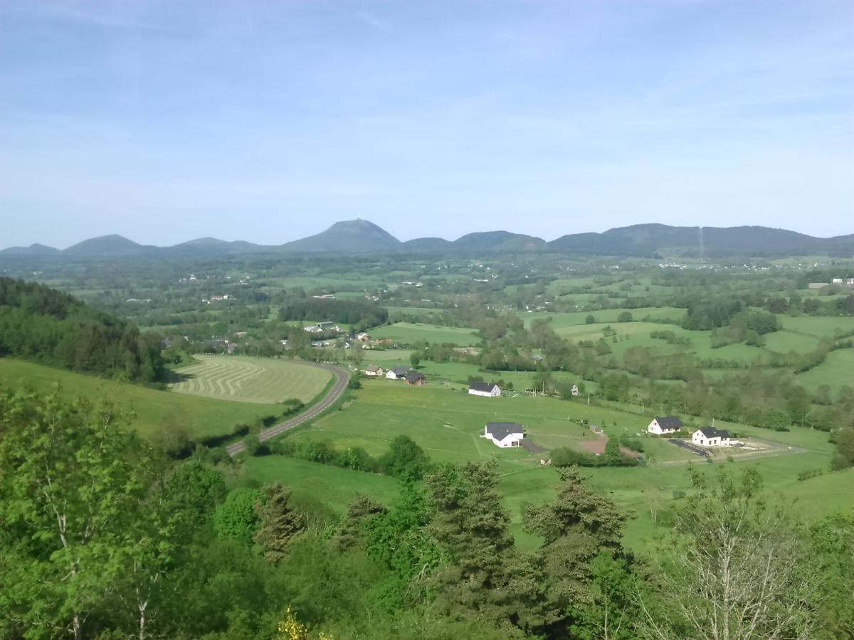 Coquelicot, Entre Volcans D Auvergne Et Sancy, Orcival. Εξωτερικό φωτογραφία